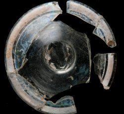 Wine glass base F, conical, folded foot.